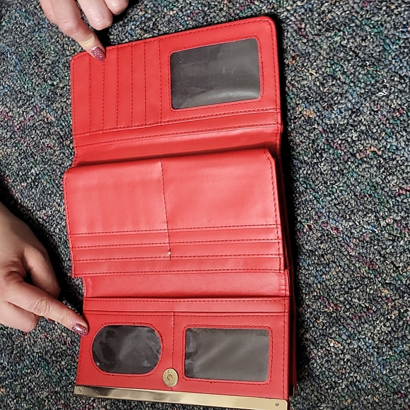 Red wallet - Picture 2 of 5